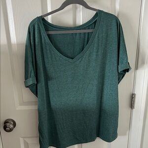 Source Unknown Women’s Green V-Neck Short Sleeve Tee, Size L